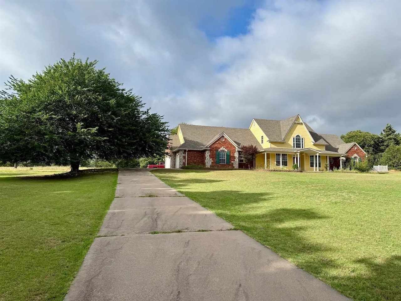 2050 W Camelback Rd, Duncan, OK 73533 Main Photo