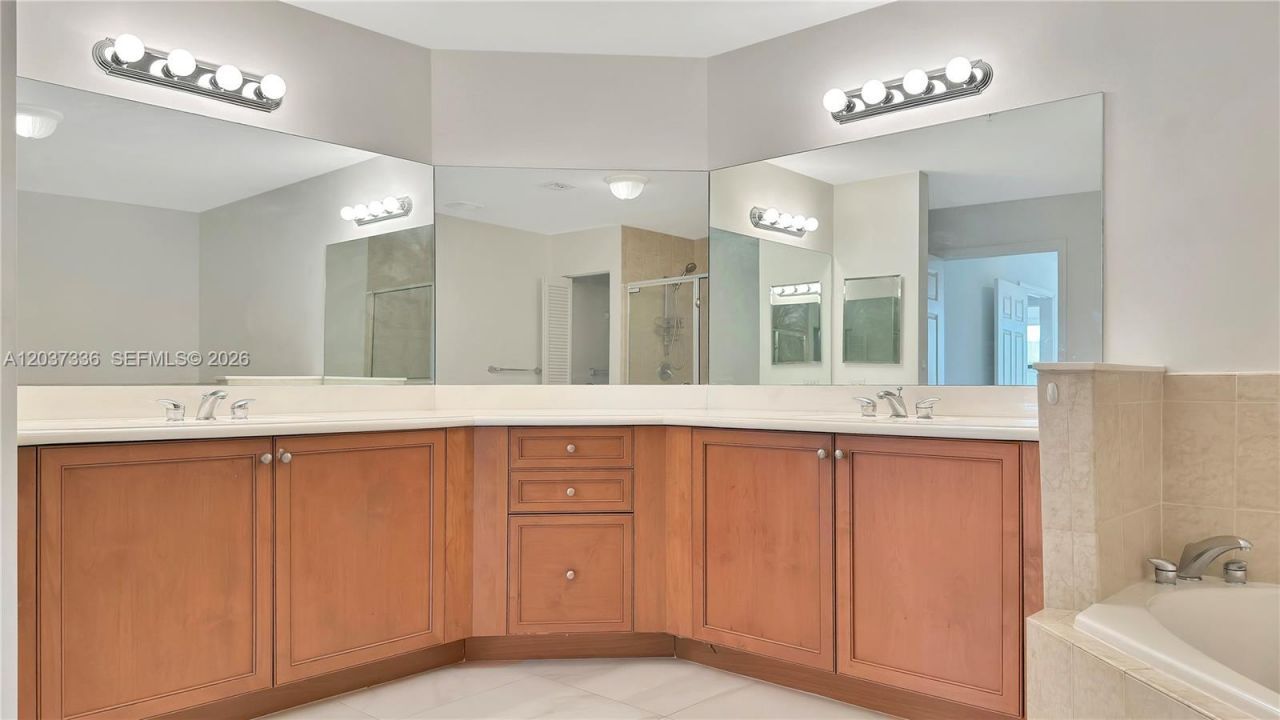 8390 SW 72 , Unit 106, Miami, FL 33143 Photo