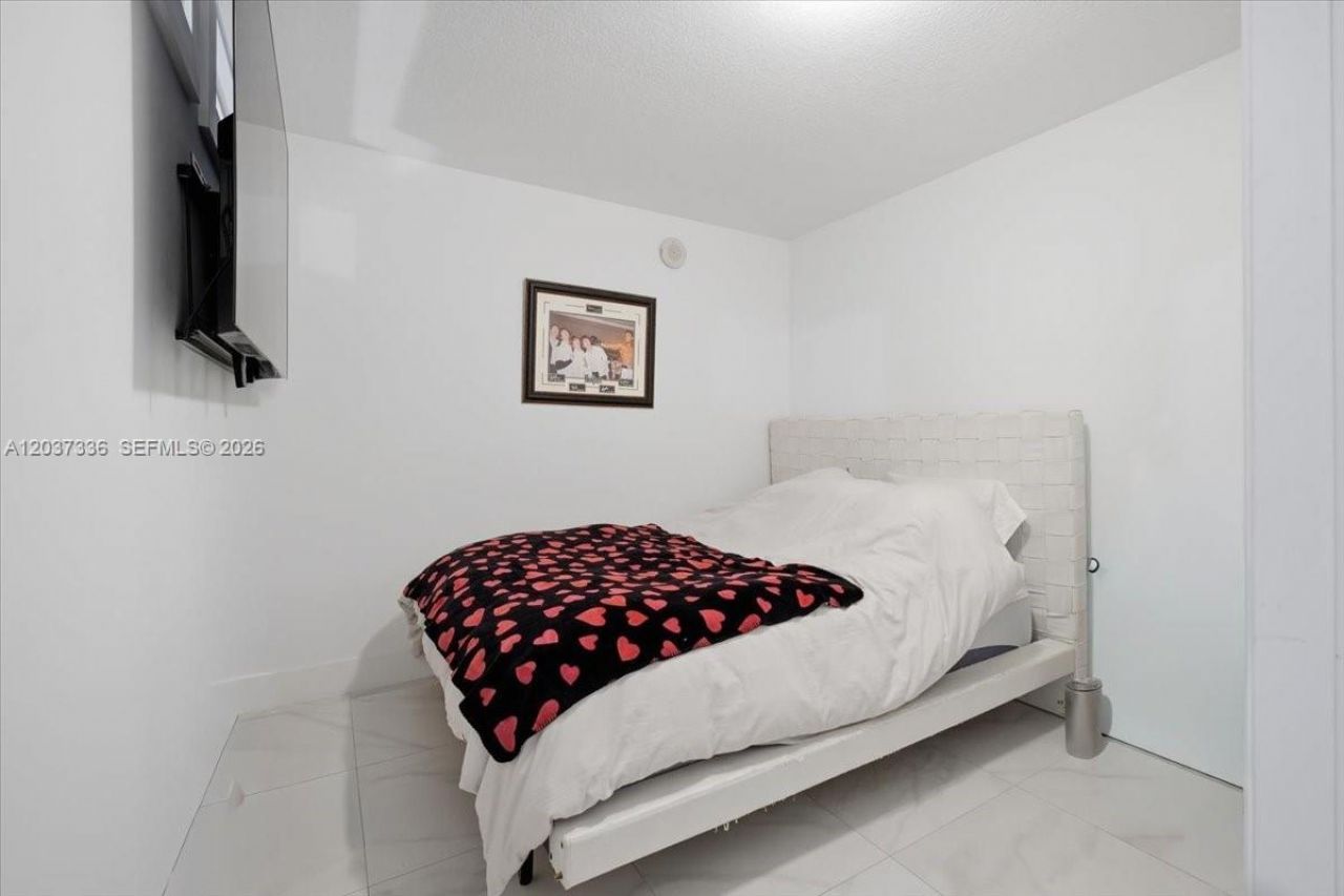 8390 SW 72 , Unit 106, Miami, FL 33143 Photo