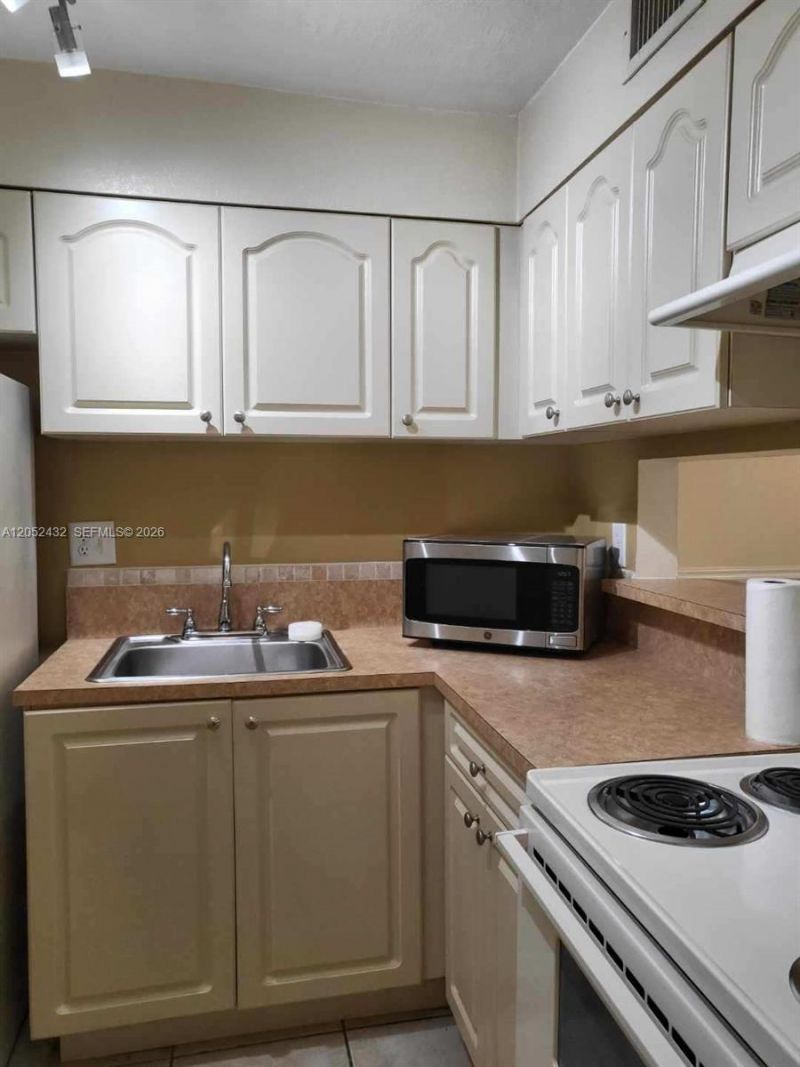 9477 SW 76th St , Unit O4, Miami, FL 33173 Photo