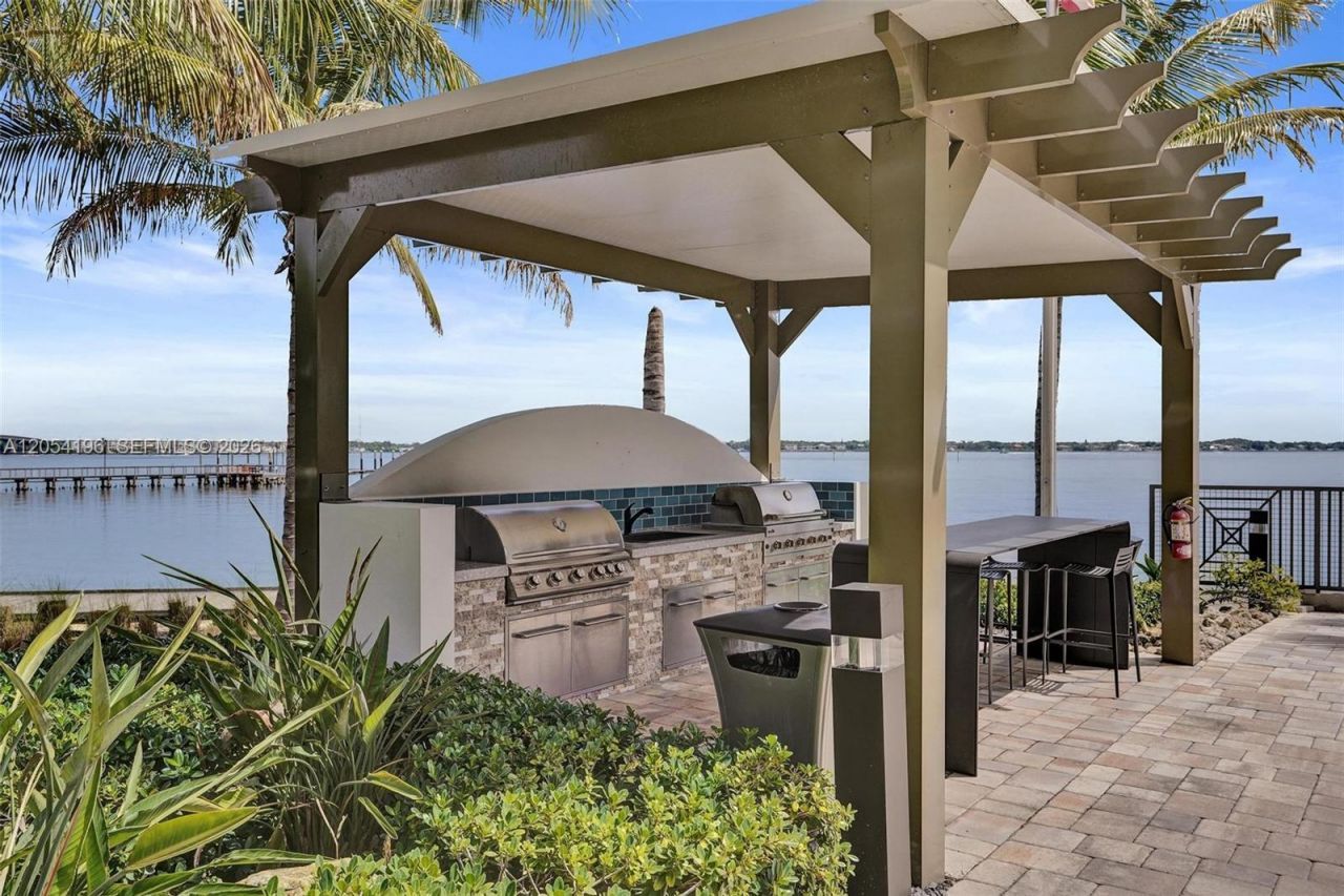 41 SW Seminole St, Unit 209 304 31, Stuart, FL 34994 Photo