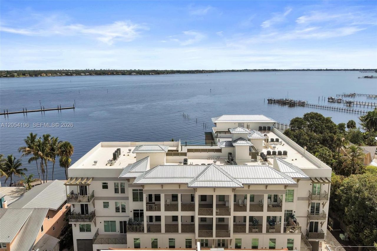 41 SW Seminole St, Unit 209 304 31, Stuart, FL 34994 Photo