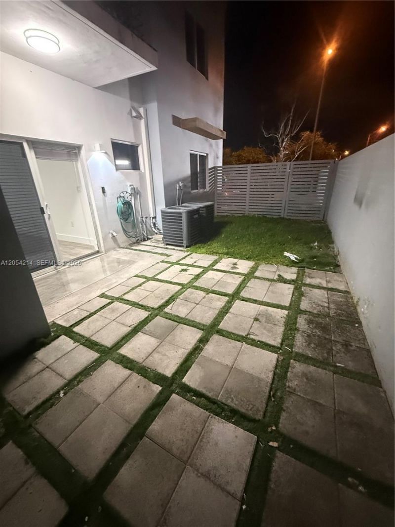 486 E 30th St, Unit 101, Hialeah, FL 33013 Photo