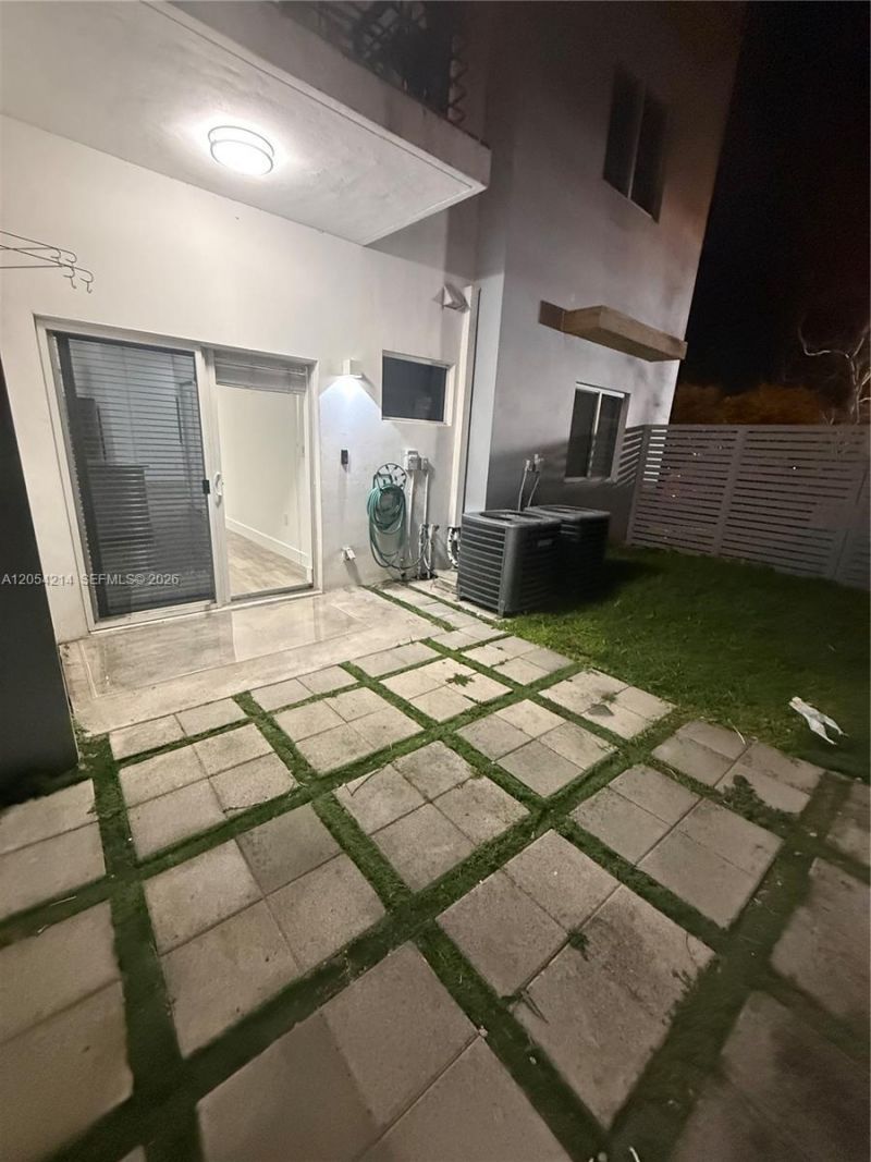 486 E 30th St, Unit 101, Hialeah, FL 33013 Photo