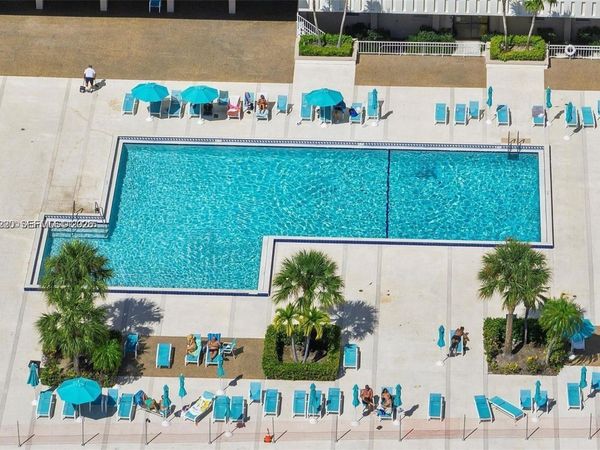 500 Bayview Dr, Unit 232, Sunny Isles Beach, FL 33160