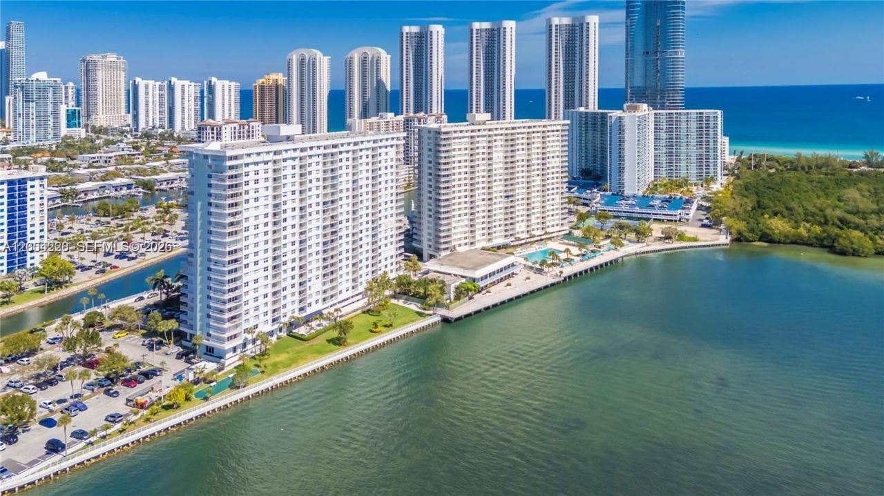 500 Bayview Dr, Unit 232, Sunny Isles Beach, FL 33160 Photo