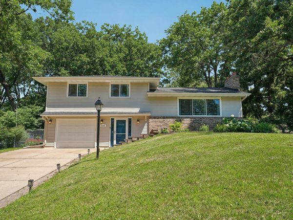 7132 Courtly Road, Woodbury, MN 55125