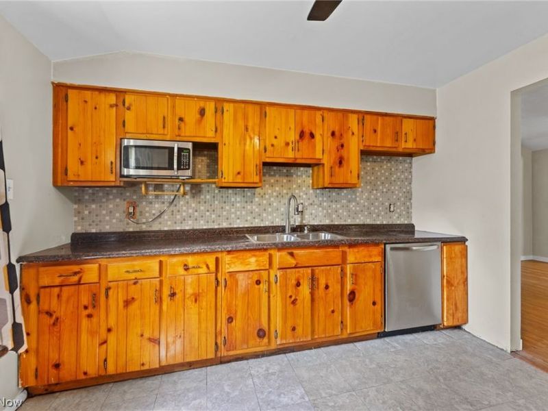 17632 Laurel Avenue, Lake Milton, OH 44429 Photo 13
