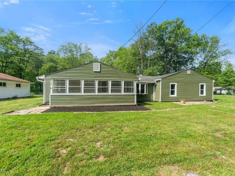 17632 Laurel Avenue, Lake Milton, OH 44429 Photo 2