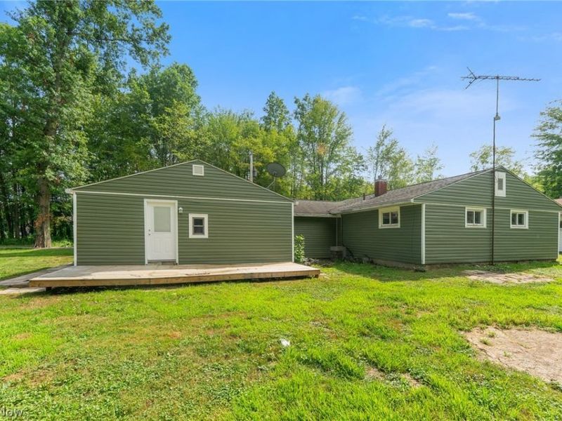 17632 Laurel Avenue, Lake Milton, OH 44429 Photo 4