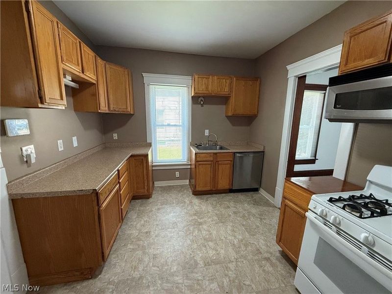 42 Paris Avenue, Akron, OH 44301 Photo 2