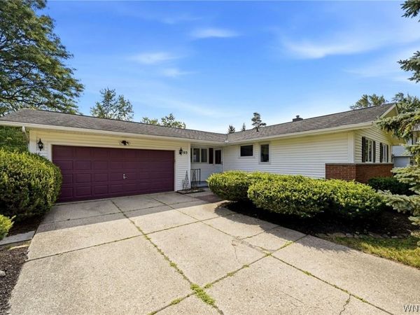 103 Colony Court , Buffalo, NY 14226