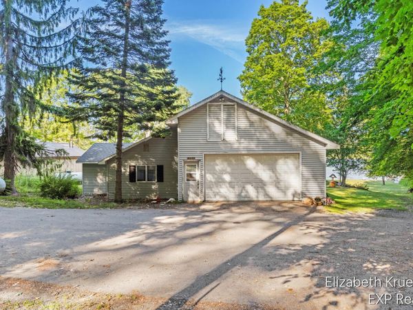 5594 Maple Street, Newaygo, MI 49337