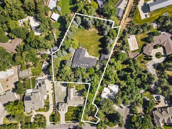 2185 E APPLEWOOD AVE S, Holladay, UT 84121