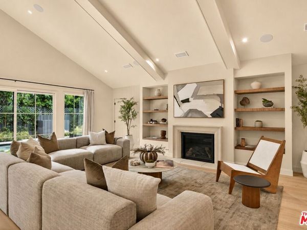 12610 Sarah Street , Studio City, CA 91604