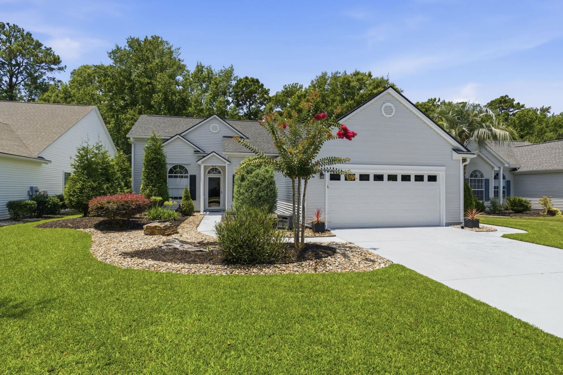 1674 Sedgefield Dr. Photo 4