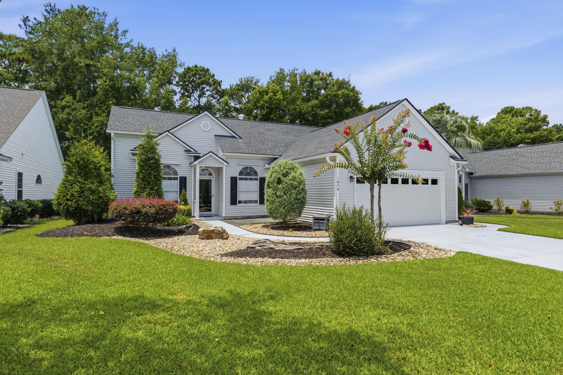 1674 Sedgefield Dr. Photo 5