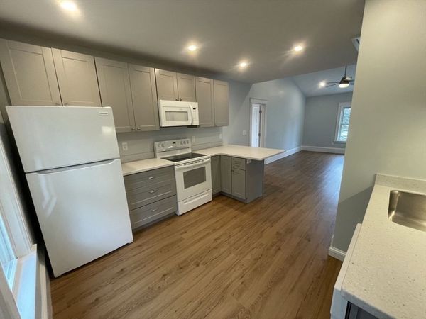 36 Hartford Sreet, Unit 3, Bedford, MA 01730