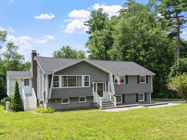 25 William G Dr, Tewksbury, MA 01876