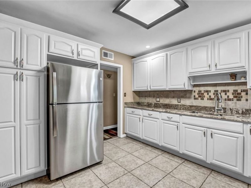 545 Walnut Drive , Euclid, OH 44132 Photo 14