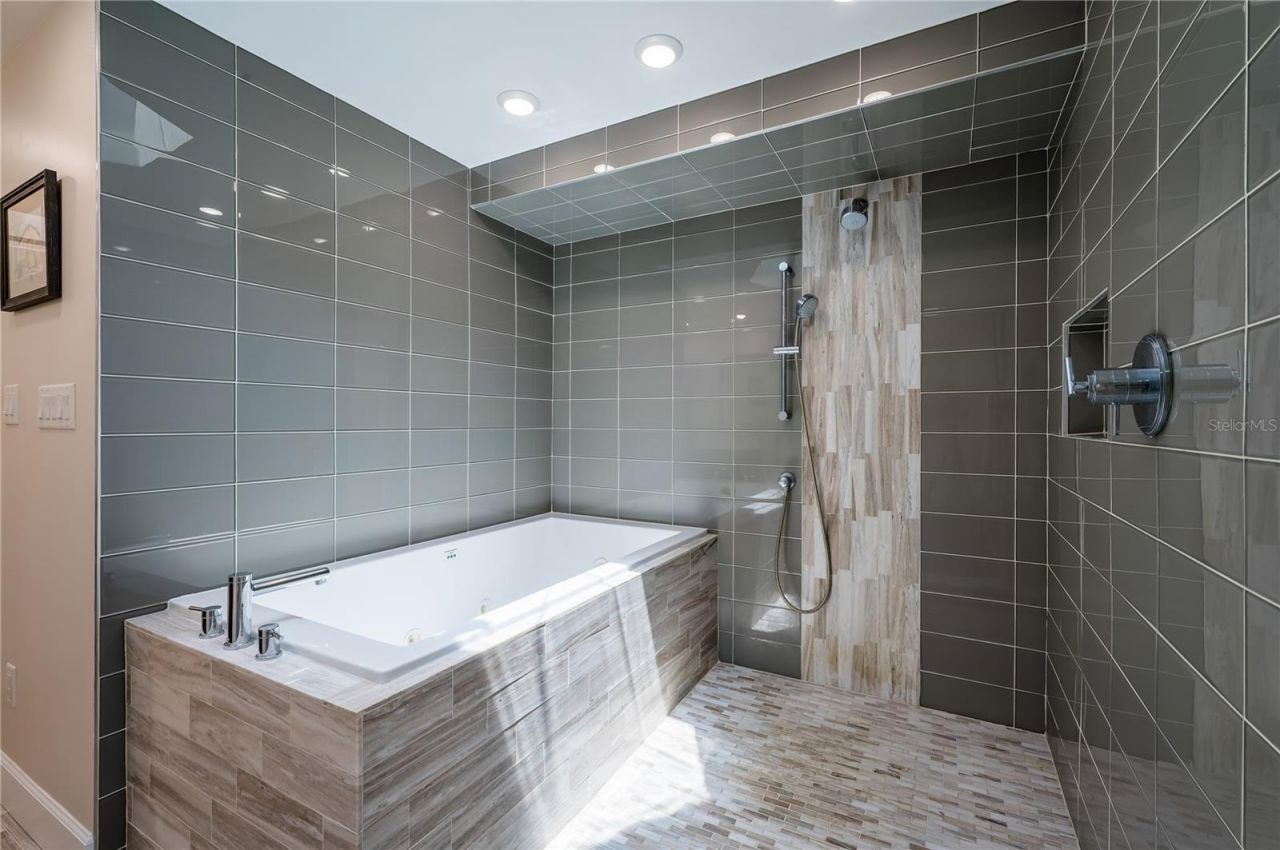 17940 Gulf Boulevard, Unit 18C, Redington Shores, FL 33708 Photo