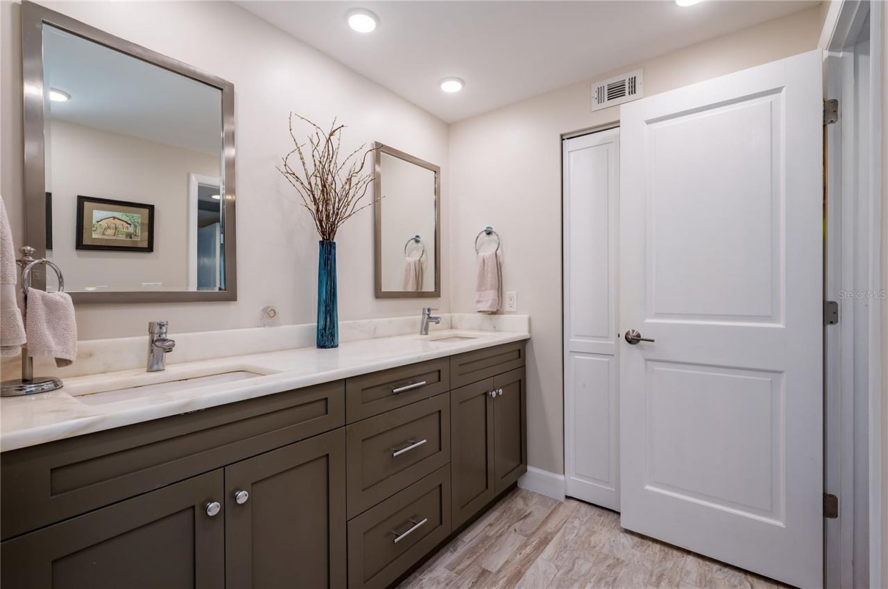 17940 Gulf Boulevard, Unit 18C, Redington Shores, FL 33708 Photo