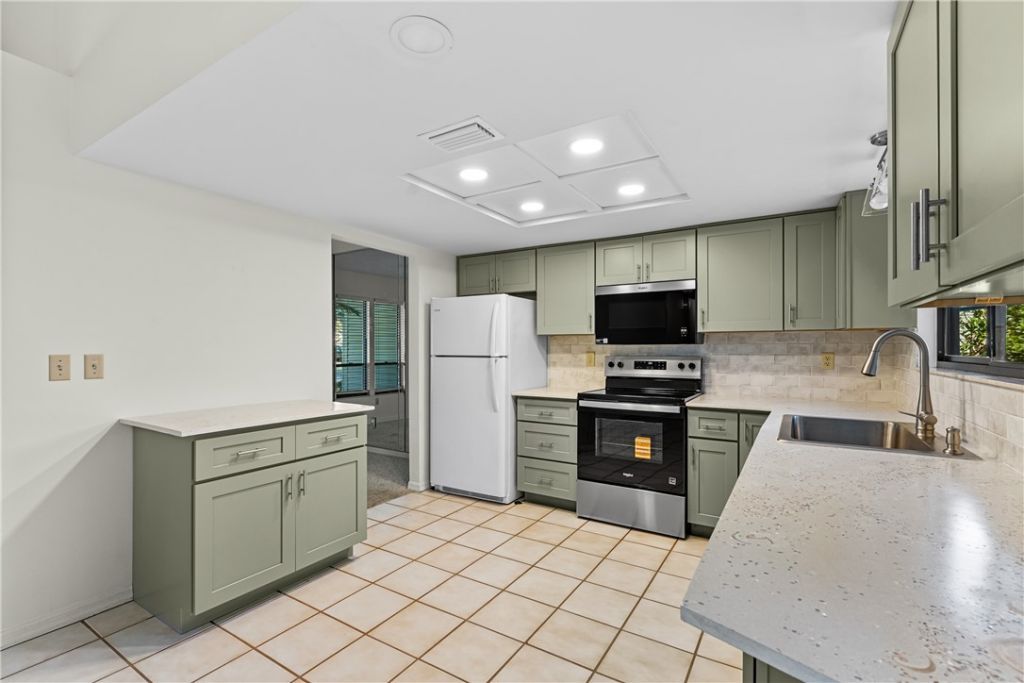 975 4th Lane, Vero Beach, FL 32962 Photo