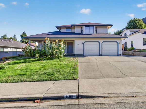 1408 NE Heritage Drive, Grants Pass, OR 97526