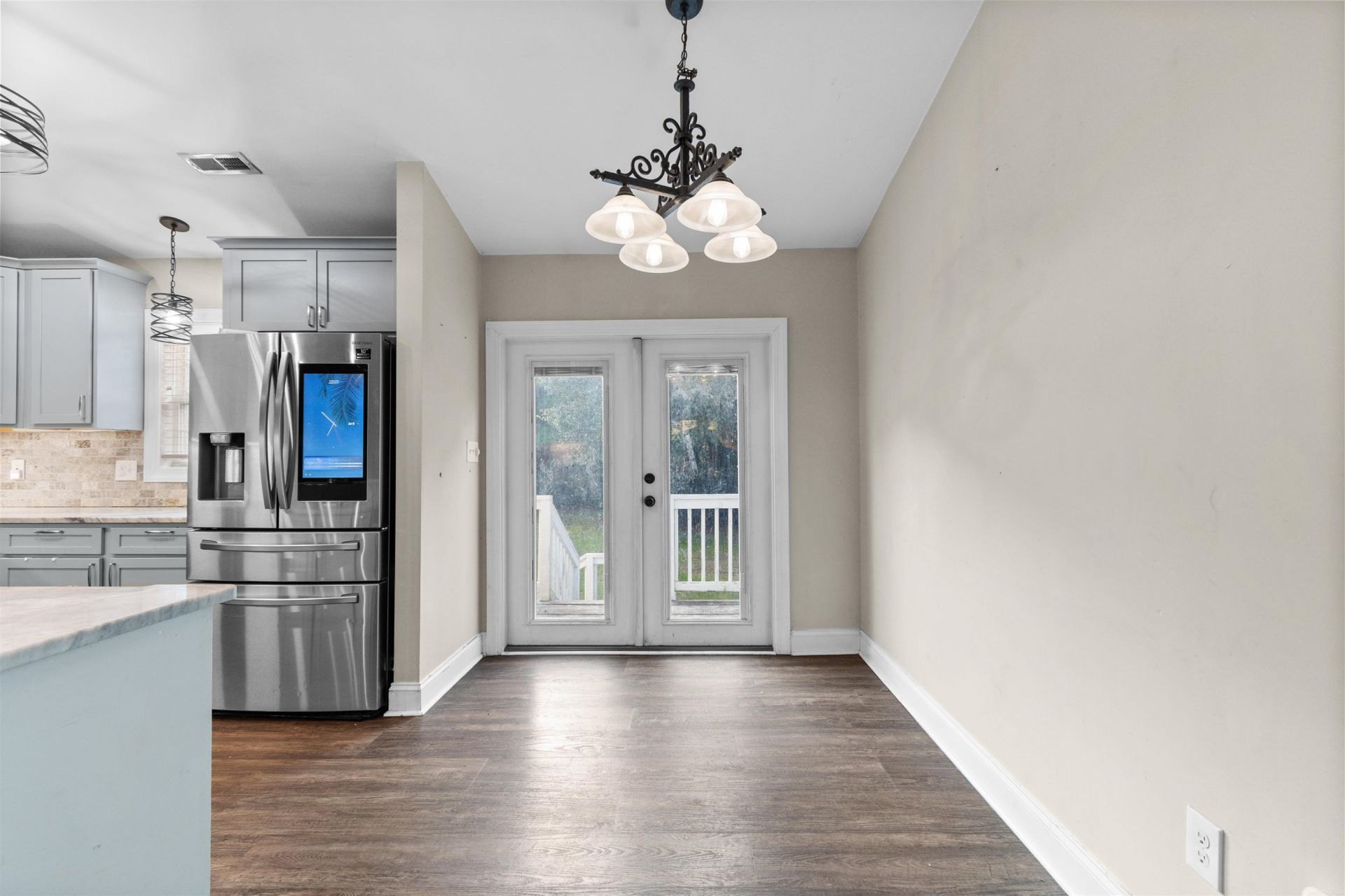 798 Redmond Ct. Photo 17