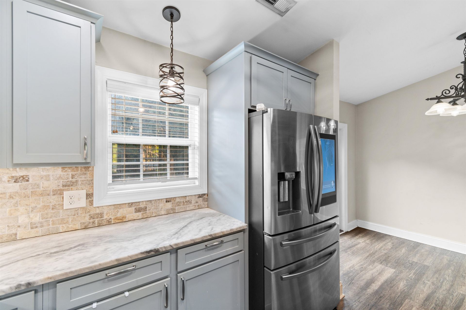 798 Redmond Ct. Photo 19