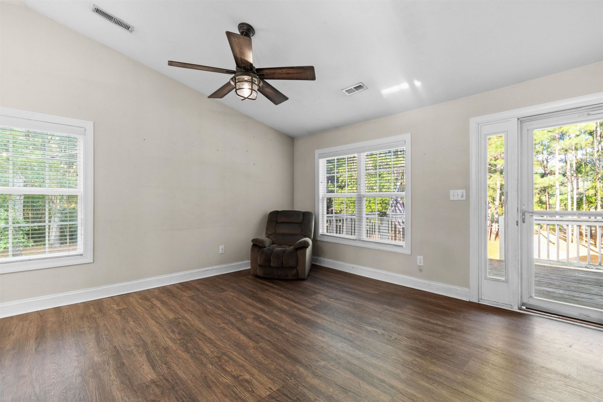 798 Redmond Ct. Photo 22