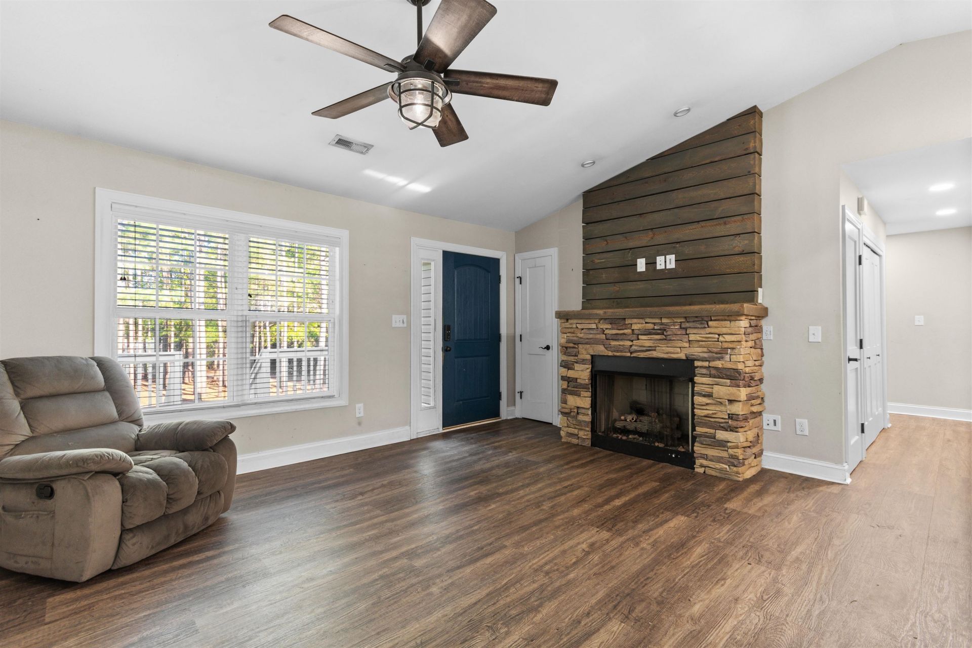 798 Redmond Ct. Photo 23