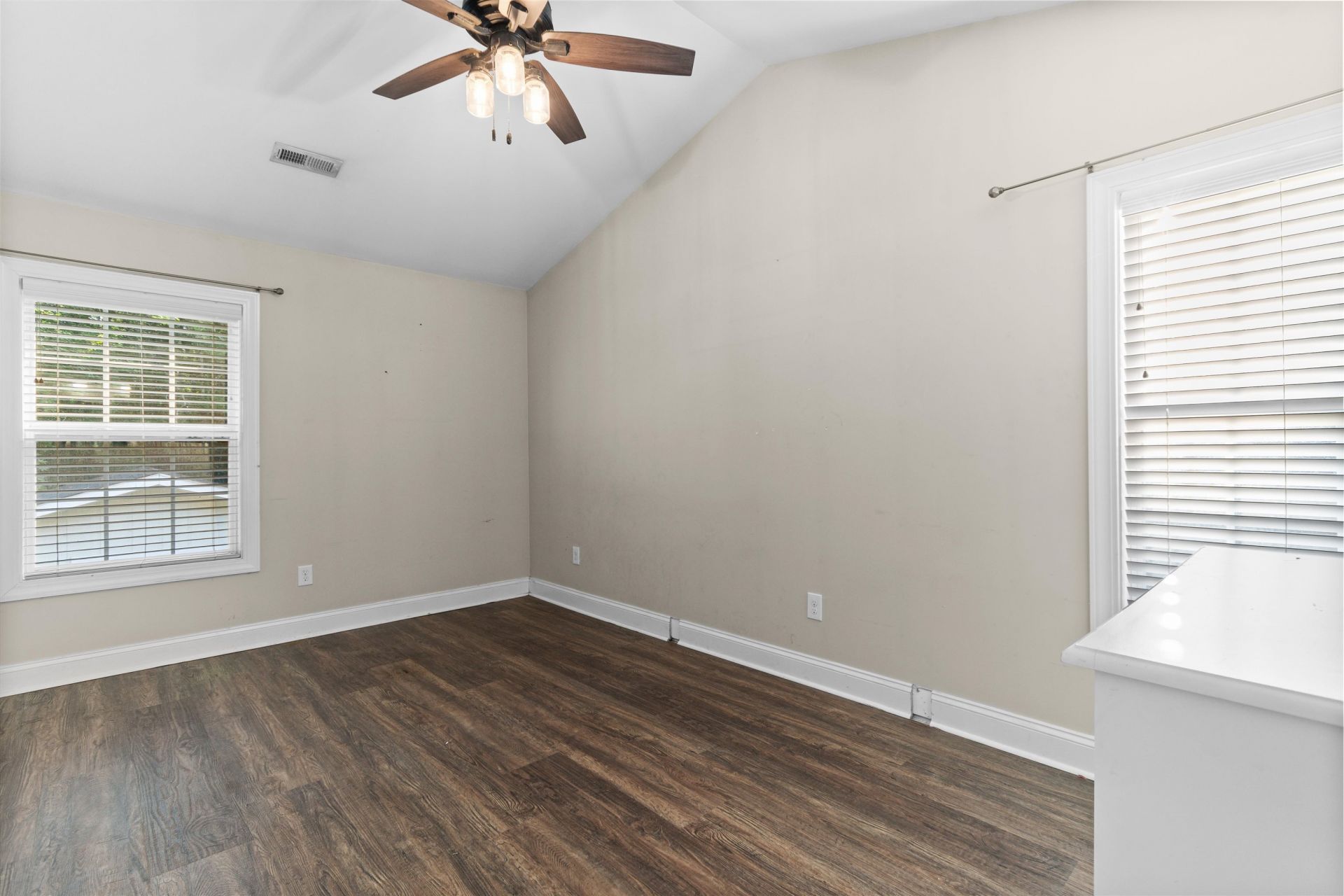 798 Redmond Ct. Photo 24