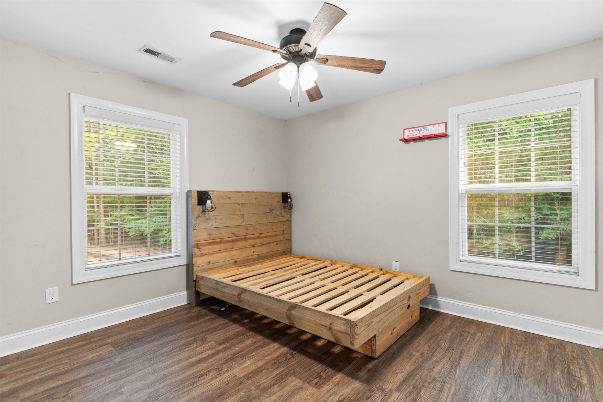 798 Redmond Ct. Photo 32