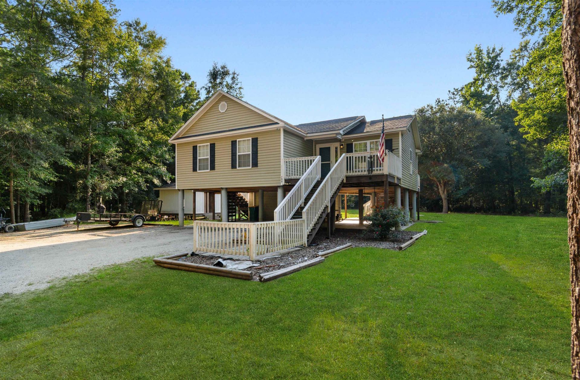 798 Redmond Ct. Photo 8