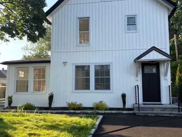 227 N Railroad Avenue , Babylon, NY 11702