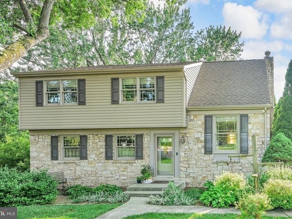 8 SYCAMORE ROAD , HUMMELSTOWN, PA 17036