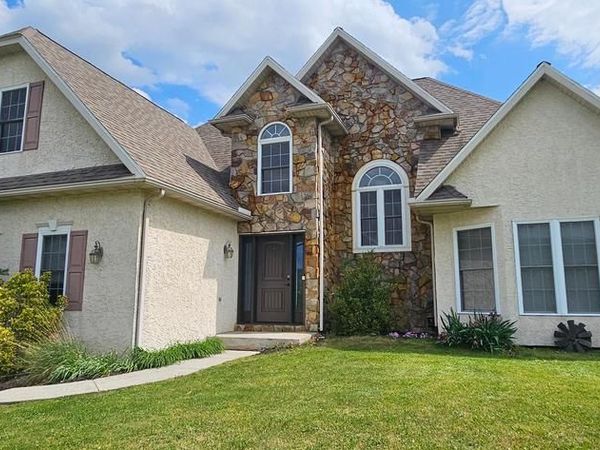302 CHRIS DRIVE, LENHARTSVILLE, PA 19534
