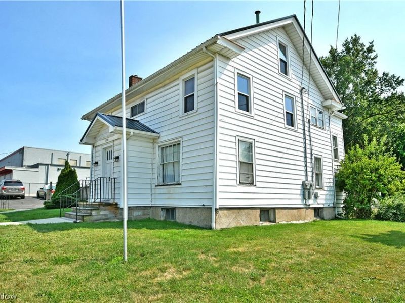 3238 Youngstown Road SE, Warren, OH 44484 Photo 3