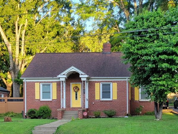 1024 8th Street NE, Hickory, NC 28601