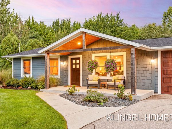 16165 148th Avenue, Spring Lake, MI 49456
