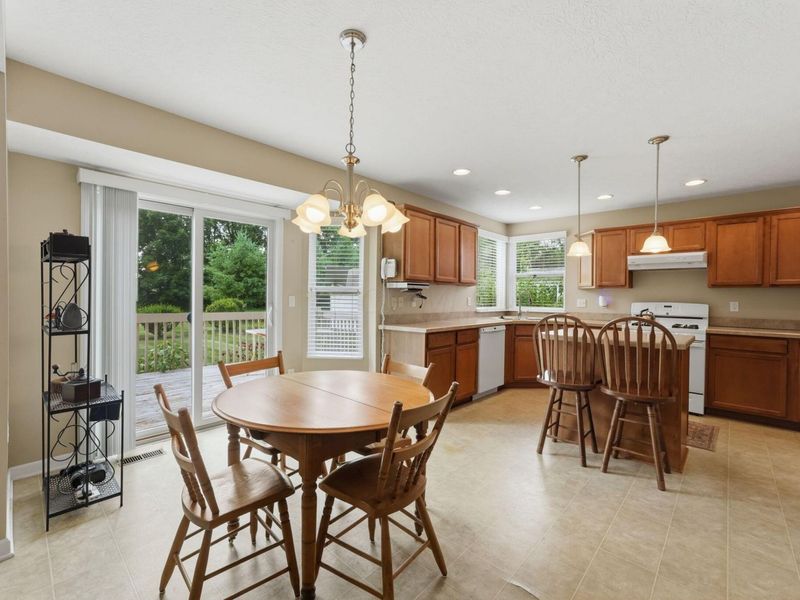 398 Shawnee Loop S, Pataskala, OH 43062 Photo 8