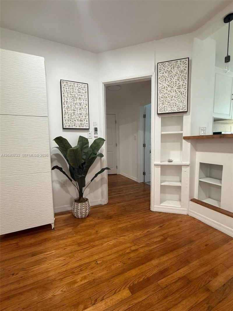 528 NE 70th St , Unit Top, Miami, FL 33138 Photo
