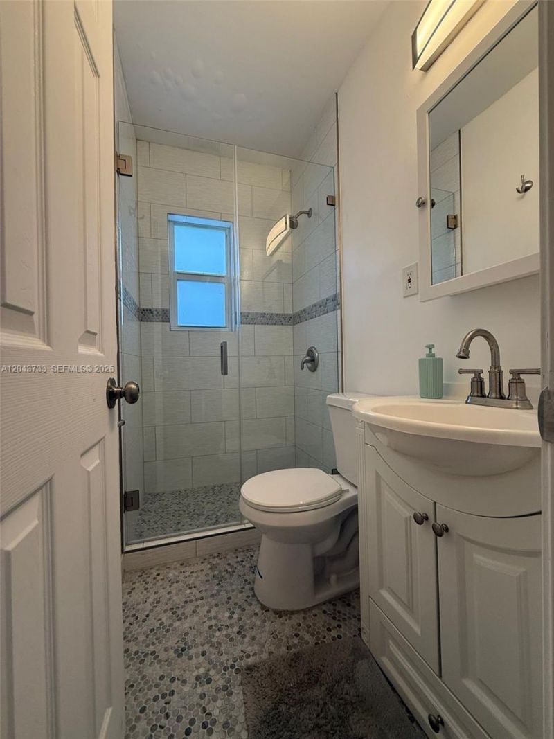 528 NE 70th St , Unit Top, Miami, FL 33138 Photo