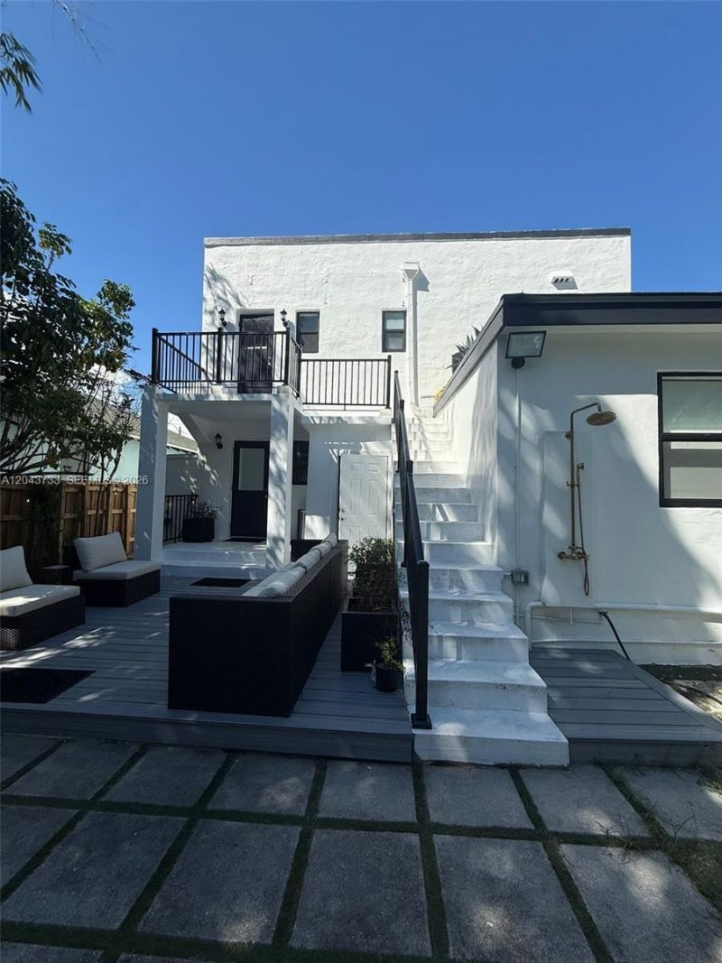 528 NE 70th St , Unit Top, Miami, FL 33138 Photo