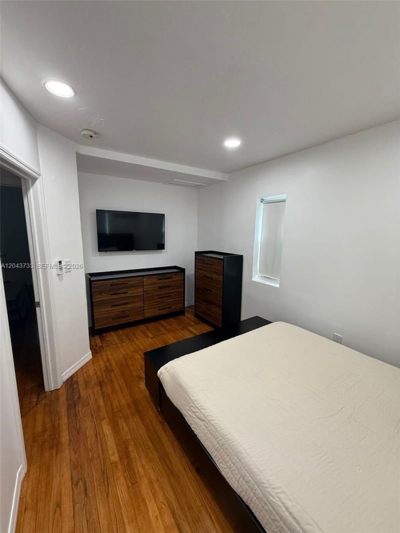 528 NE 70th St , Unit Top, Miami, FL 33138 Photo