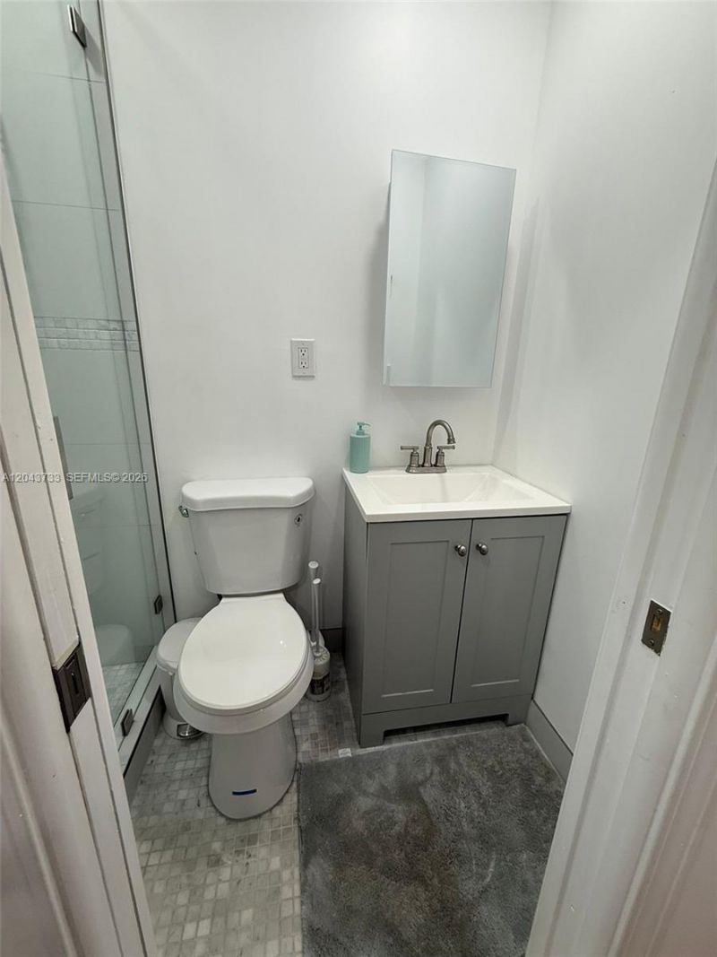 528 NE 70th St , Unit Top, Miami, FL 33138 Photo