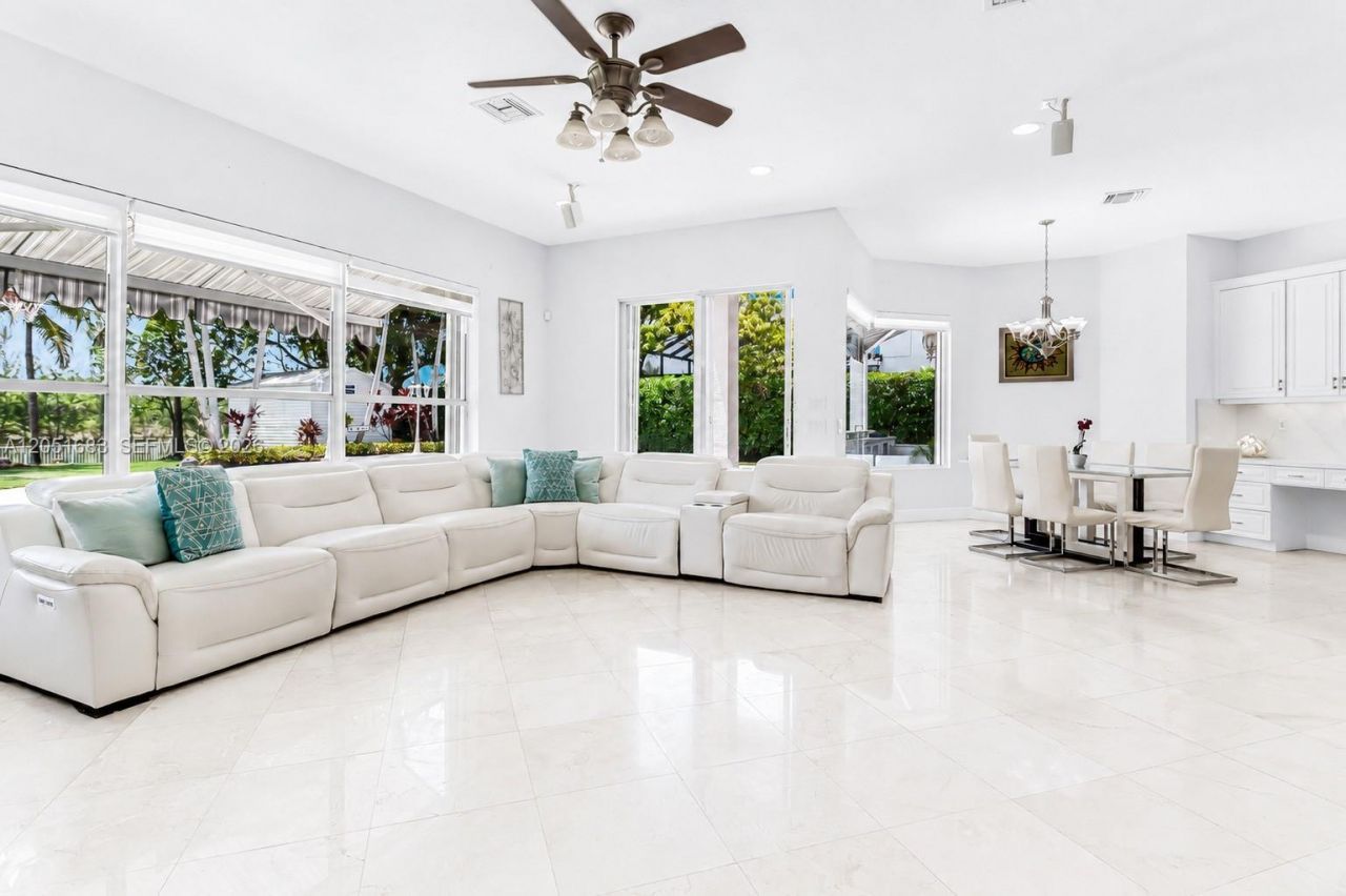 4918 SW 195th Ter, Miramar, FL 33029 Photo