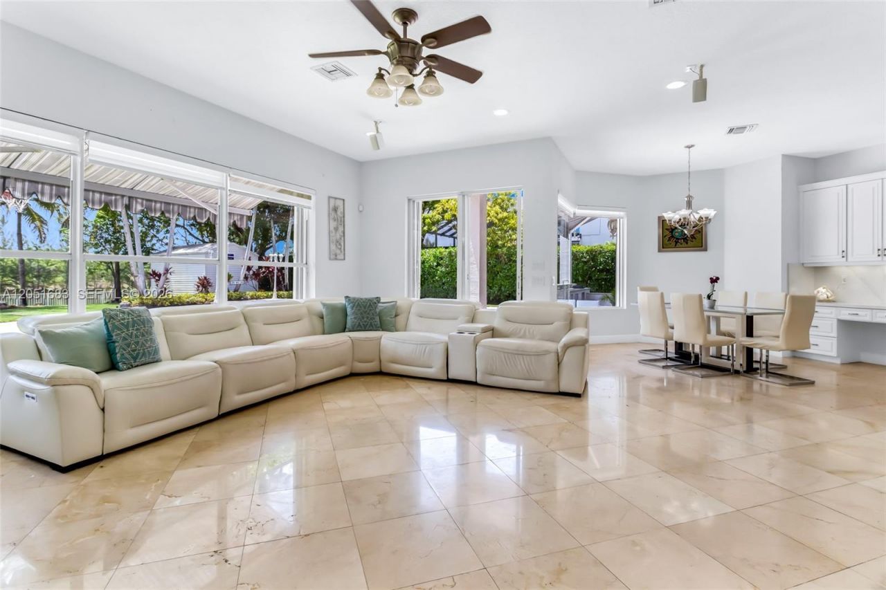 4918 SW 195th Ter, Miramar, FL 33029 Photo