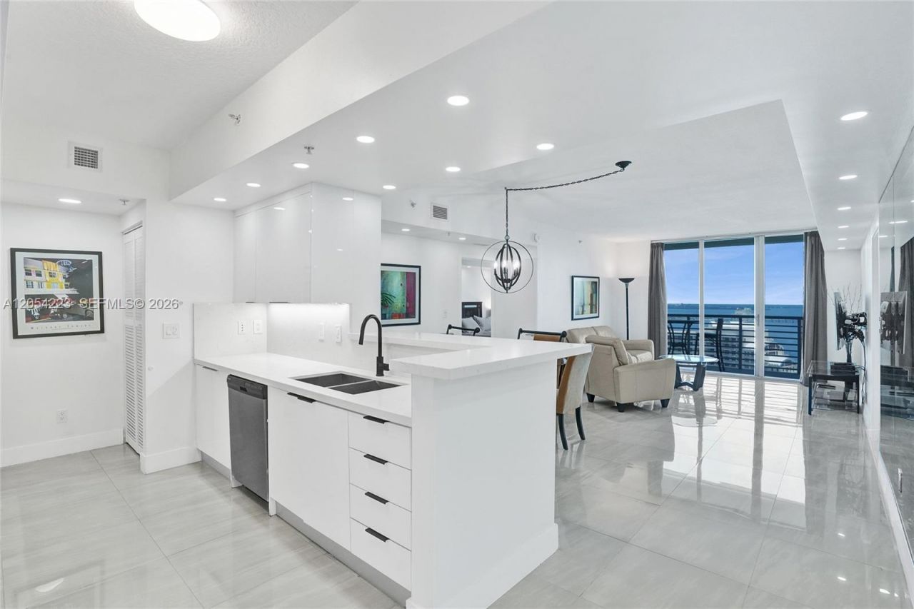335 S Biscayne Blvd, Unit 3807, Miami, FL 33131 Photo